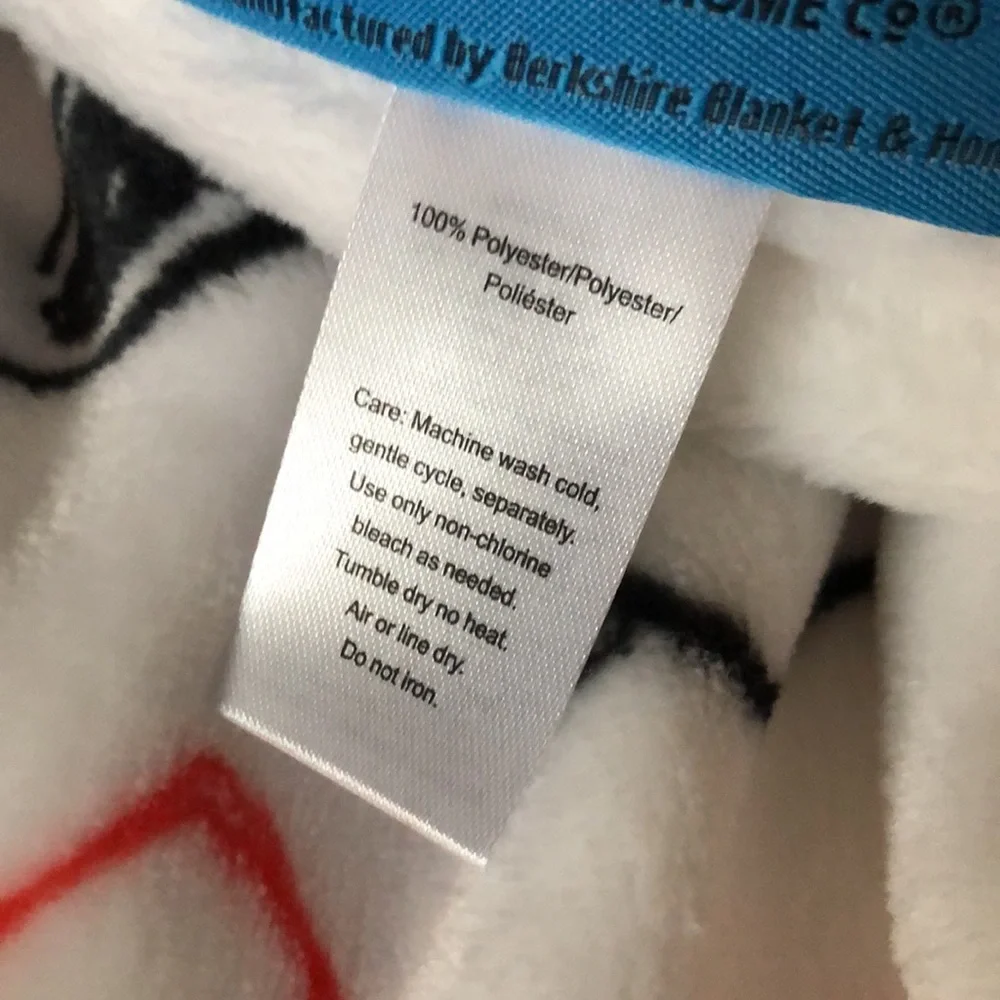 PEANUTS Snoopy Heart Plush Throw Blanket